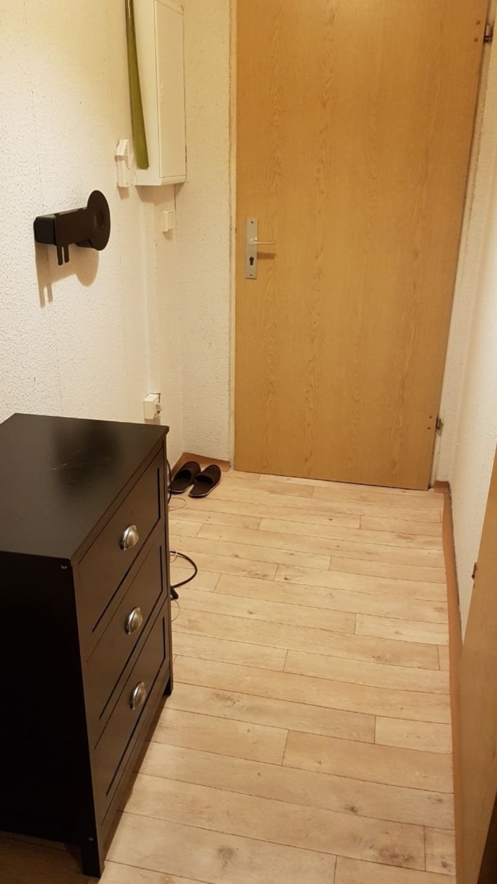 Ein Zimmer möblierte Wohnung mit Bad und Küche in ruhiger und ruhiger Lage One room furnished apartment with bathroom and Kitchen in quiet and calm place – Karl Laux Str. 56, 1219 Dresden Leubnitz-Neuostra – Vorschaubild 2