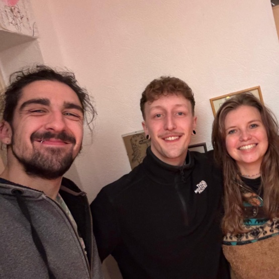 Ad image: Long-year friends looking for a new home