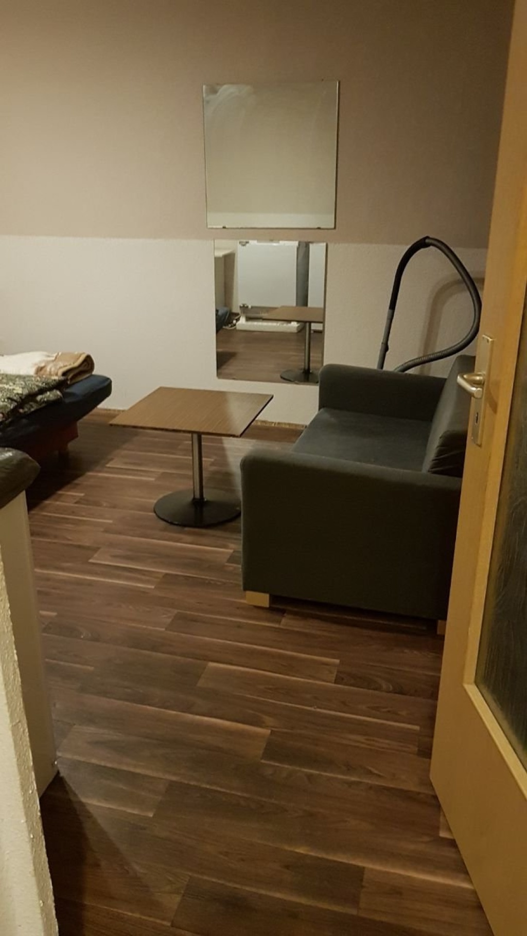 Ein Zimmer möblierte Wohnung mit Bad und Küche in ruhiger und ruhiger Lage One room furnished apartment with bathroom and Kitchen in quiet and calm place – Karl Laux Str. 56, 1219 Dresden Leubnitz-Neuostra – Vorschaubild 6