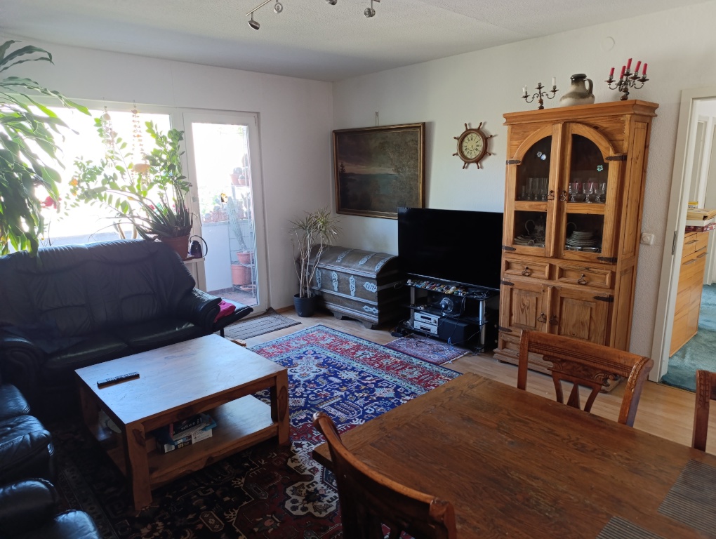 Wohnung Wilhelmstadt Gruberzeile - Wohnzimmer mit Balkon