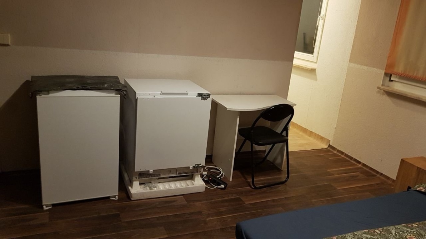Ein Zimmer möblierte Wohnung mit Bad und Küche in ruhiger und ruhiger Lage One room furnished apartment with bathroom and Kitchen in quiet and calm place – Karl Laux Str. 56, 1219 Dresden Leubnitz-Neuostra – Vorschaubild 11