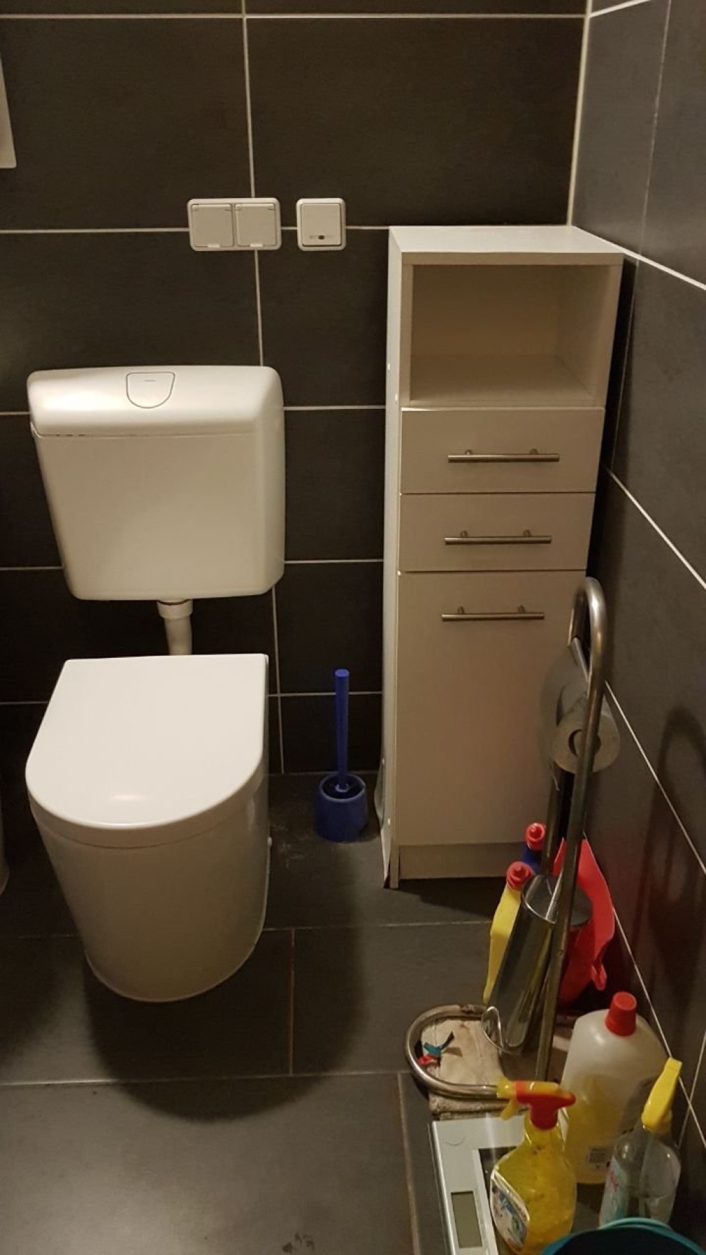 Ein Zimmer möblierte Wohnung mit Bad und Küche in ruhiger und ruhiger Lage One room furnished apartment with bathroom and Kitchen in quiet and calm place – Karl Laux Str. 56, 1219 Dresden Leubnitz-Neuostra – Vorschaubild 5