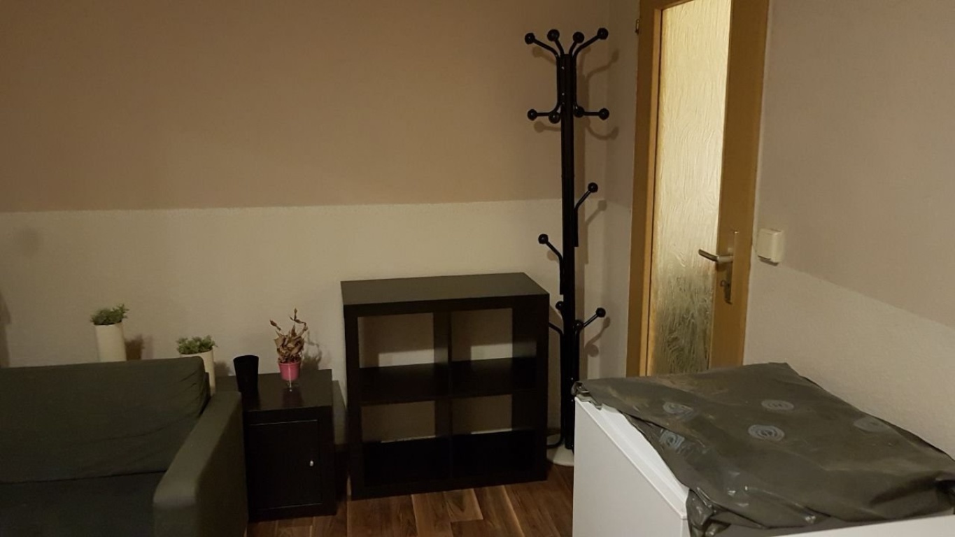 Ein Zimmer möblierte Wohnung mit Bad und Küche in ruhiger und ruhiger Lage One room furnished apartment with bathroom and Kitchen in quiet and calm place – Karl Laux Str. 56, 1219 Dresden Leubnitz-Neuostra – Vorschaubild 7