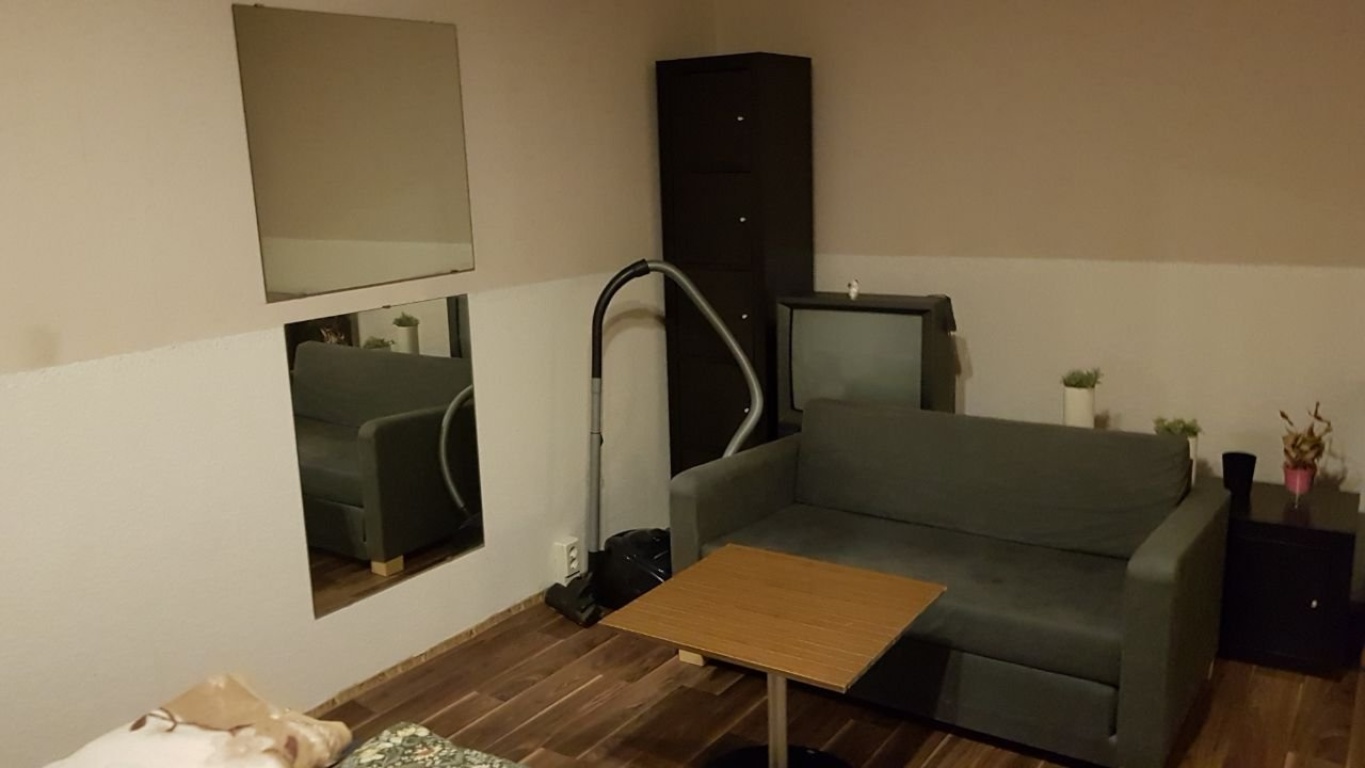 Ein Zimmer möblierte Wohnung mit Bad und Küche in ruhiger und ruhiger Lage One room furnished apartment with bathroom and Kitchen in quiet and calm place – Karl Laux Str. 56, 1219 Dresden Leubnitz-Neuostra – Vorschaubild 8