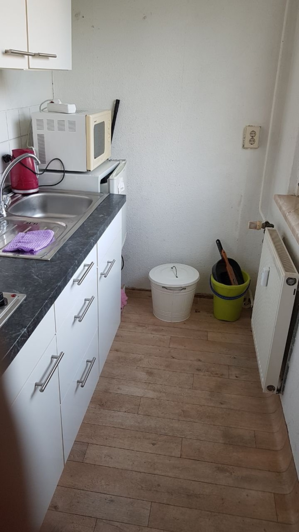 Ein Zimmer möblierte Wohnung mit Bad und Küche in ruhiger und ruhiger Lage One room furnished apartment with bathroom and Kitchen in quiet and calm place – Karl Laux Str. 56, 1219 Dresden Leubnitz-Neuostra – Vorschaubild 13