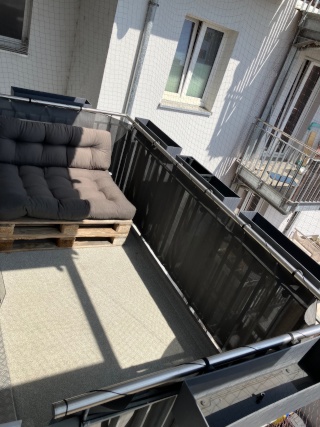 Helle  unmöblierte , WG-geeignete 2 ZW mit EBK, Süd-West-Balkon, beste VGN-Anbindung ab 15.10.