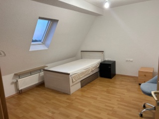 Anzeigenbild: **internationals welcome** partly furnished room / teilmöbliertes Zimmer in einer ruhigen 3er WG