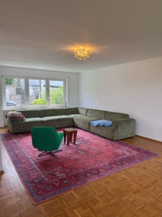 Ad image: large, bright room in large house