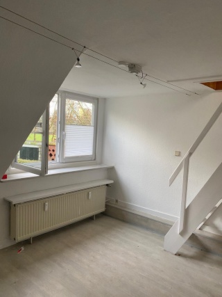 Anzeigenbild: 1 Zimmer Apartment teilmöbliert, sehr schön gelegen