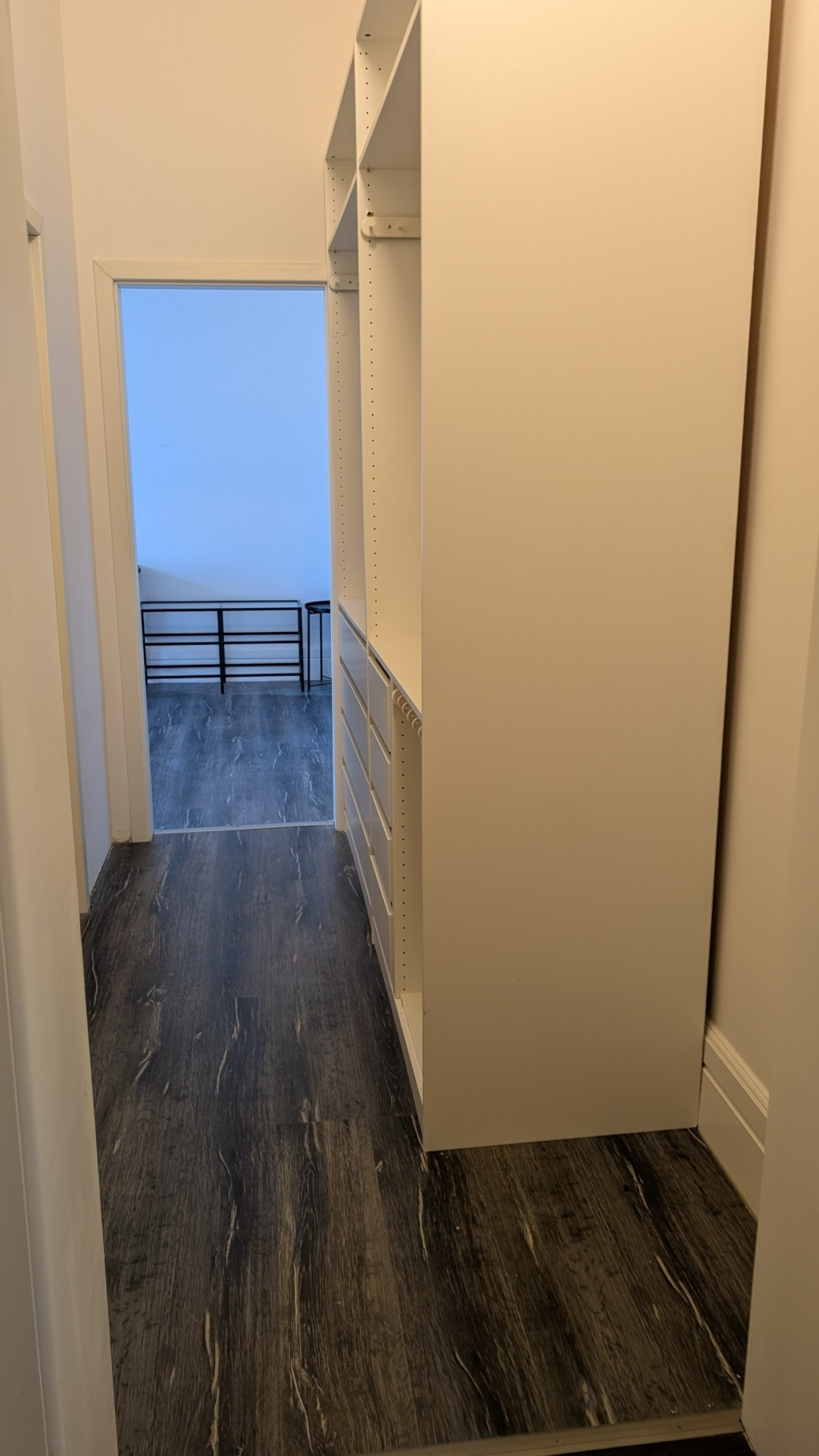 WG-Zimmer Hanau Wilhelmstraße - Zimmer 3 Eingang mit Schrank