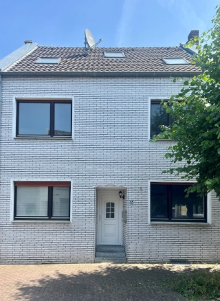 Room available - furnished  | 4km to the university | on the Old Rhine | balcony | kitchen  Zimmer frei - auf Wunsch möbiliert | 4km zur Uni | am Altrhein | Balkon | Küche