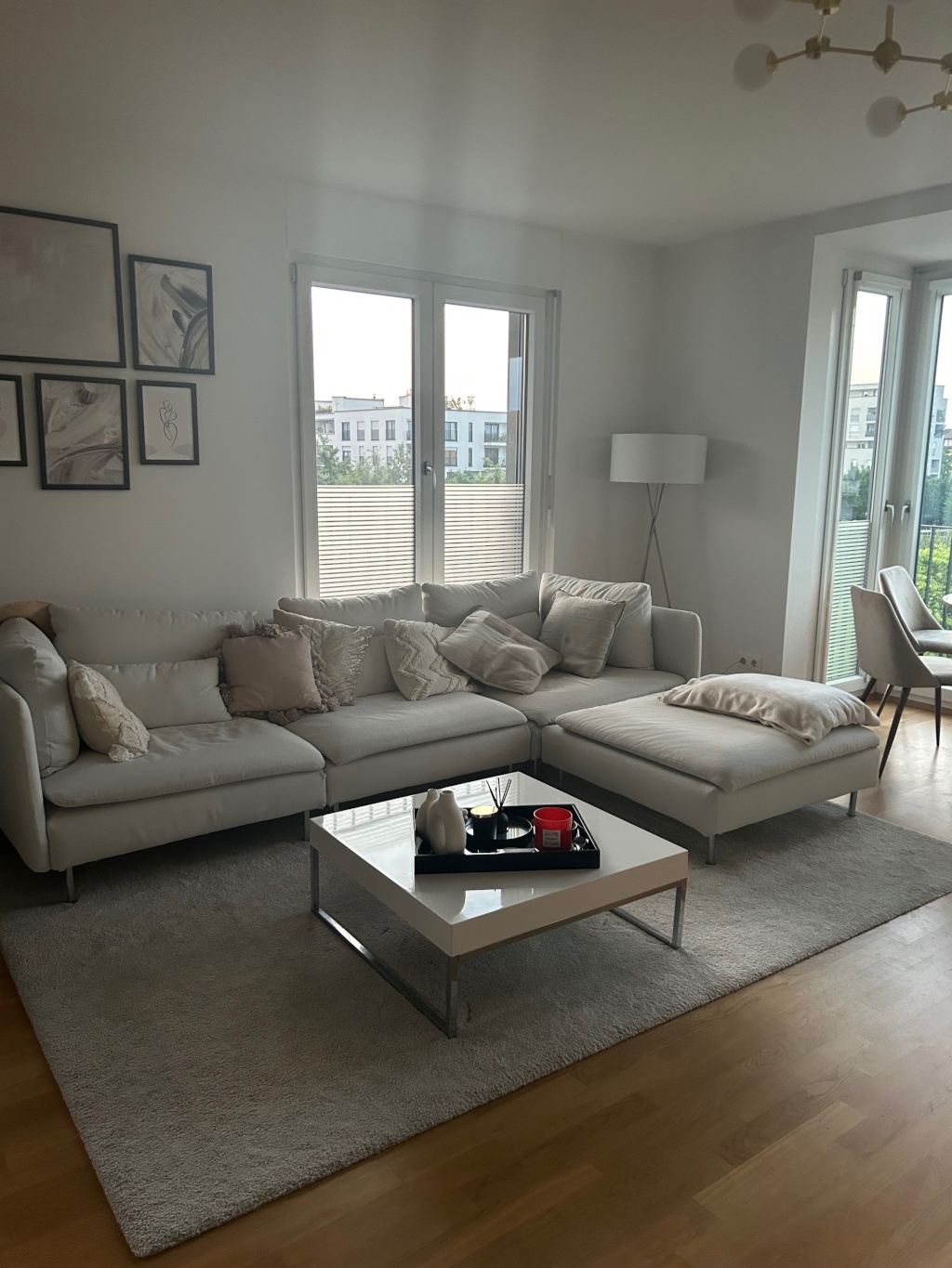Untermiete für 3 Monate: Moderne 2 Zi-Wohnung mit Balkon in zentraler Lage
