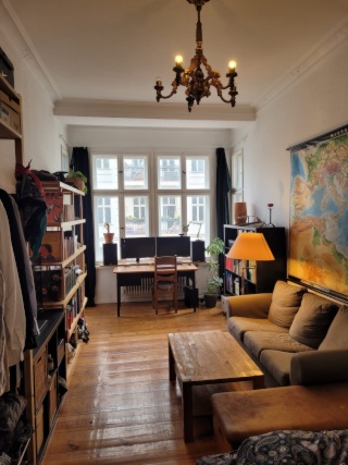 Helles 22 qm Altbauzimmer mit Balkon in Neukölln – zur Untermiete (21.8. – 18.9.)