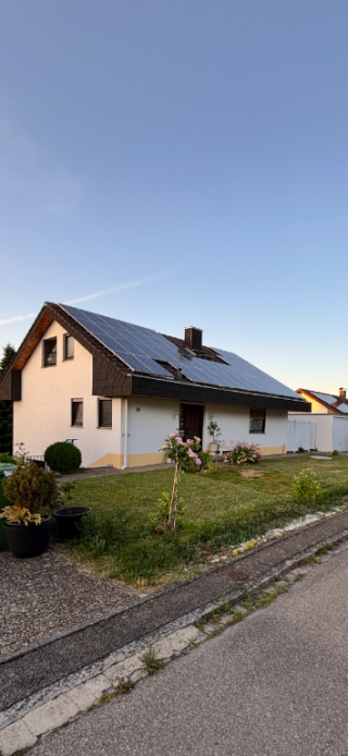 Anzeigenbild: Großes Zimmer in 2er-Frauen-WG mit Terrasse (möbliert)
