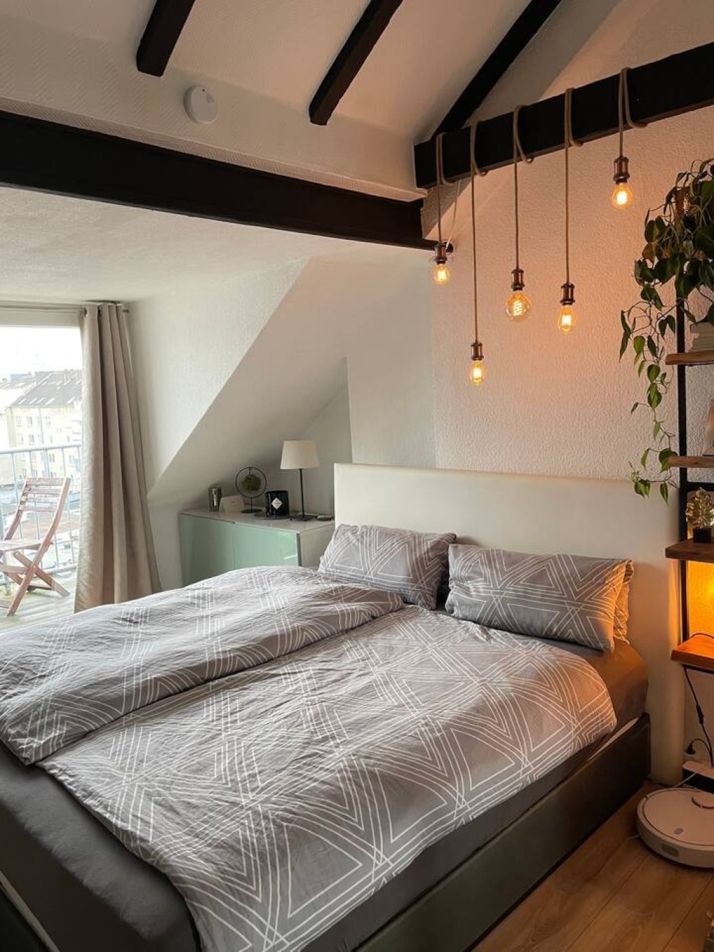Stilvolle 2-Zimmer-Dachgeschosswohnung mit zwei Balkonen – 40211 Düsseldorf Stadtmitte – Vorschaubild 9