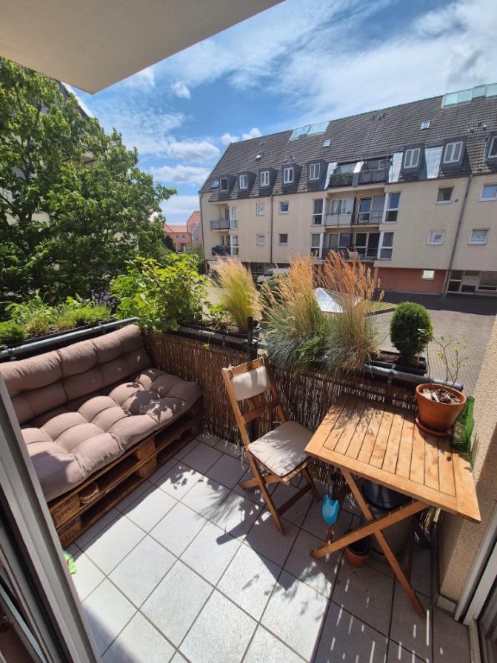 Wunderschöne helle und möblierte Wohnung mit Balkon – Gisperslebener Straße 45, 99089 Erfurt Ilversgehofen – Vorschaubild 3