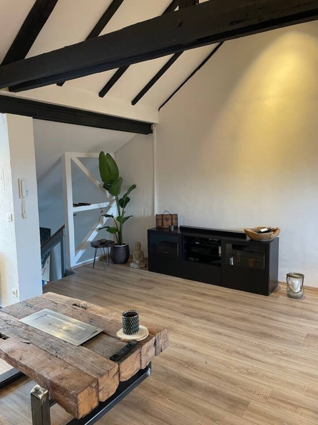Stilvolle 2-Zimmer-Dachgeschosswohnung mit zwei Balkonen – 40211 Düsseldorf Stadtmitte – Vorschaubild 4