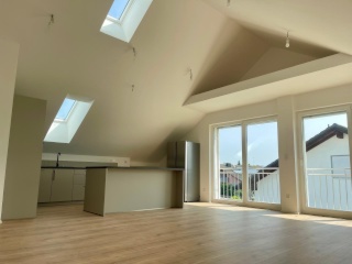 Anzeigenbild: Dachgeschosswohnung mit Einbauküche