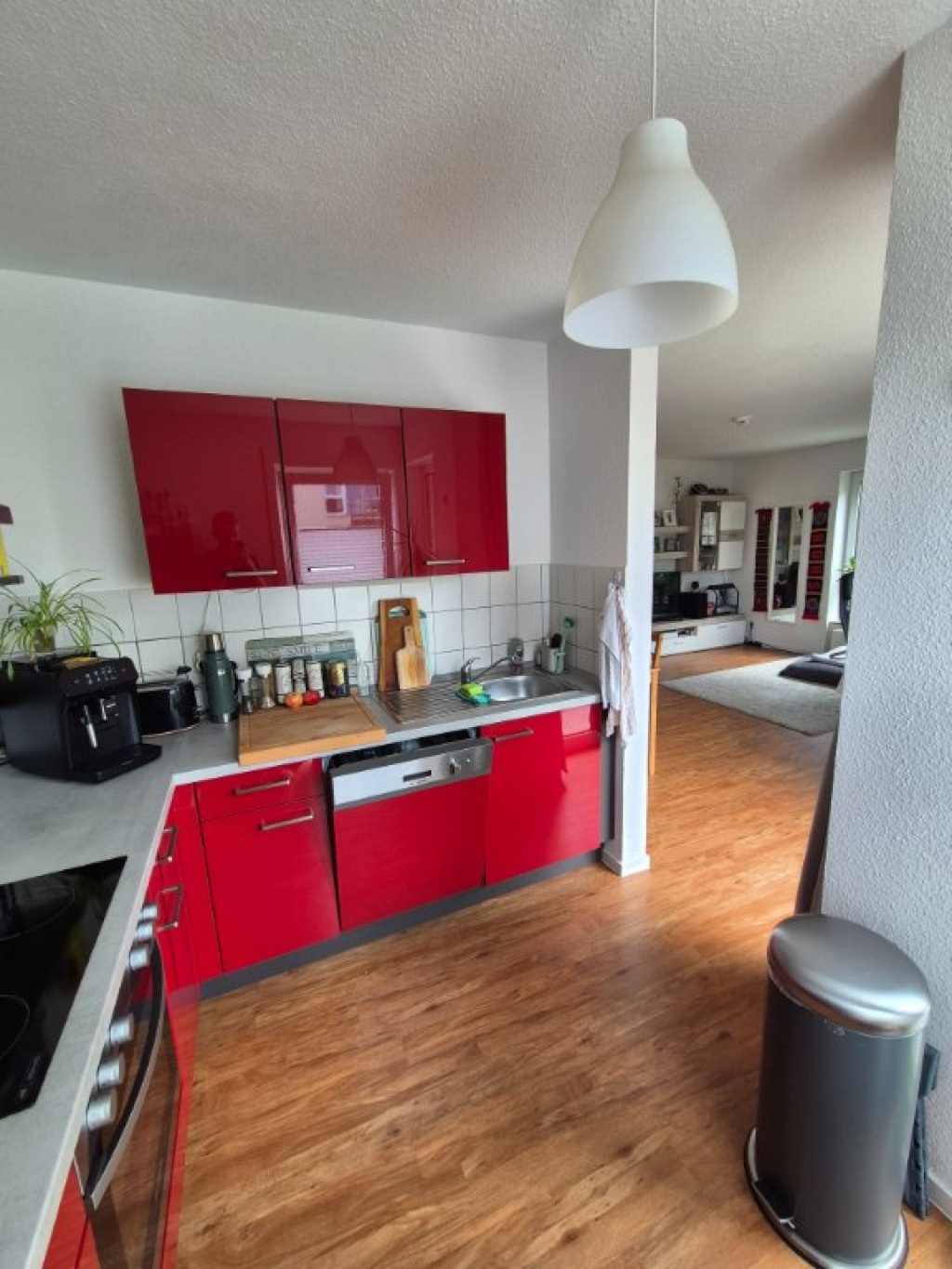 Wunderschöne helle und möblierte Wohnung mit Balkon