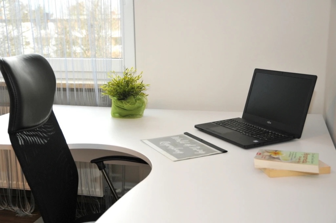 WG-Zimmer Königswiesen-Dechbetten-Großprüfening Boessnerstraße  3d - Arbeitsplatz
