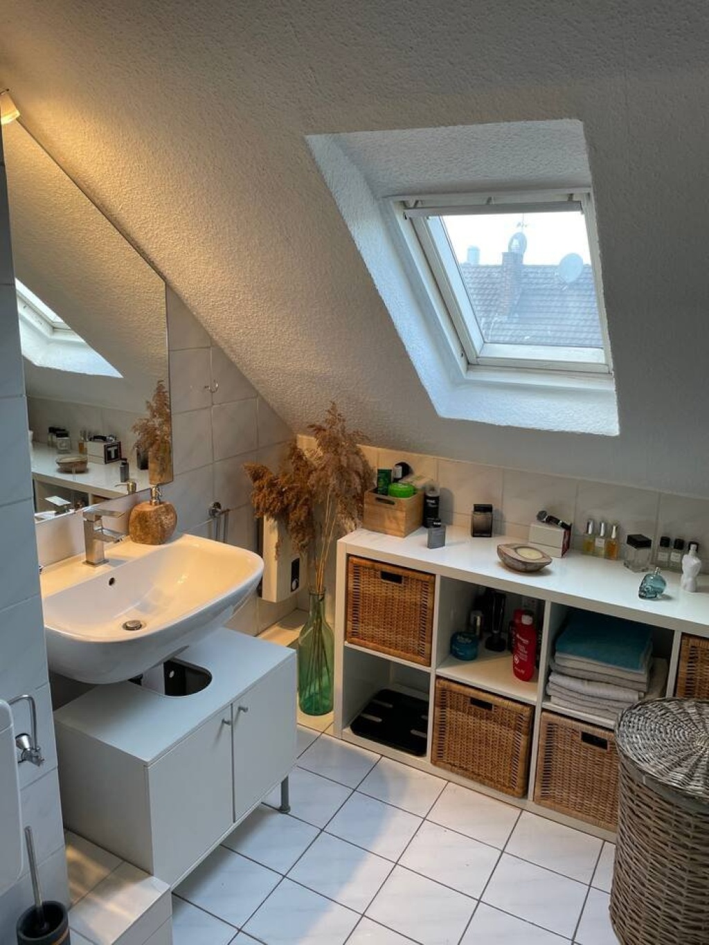 Stilvolle 2-Zimmer-Dachgeschosswohnung mit zwei Balkonen – 40211 Düsseldorf Stadtmitte – Vorschaubild 11