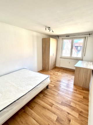 Anzeigenbild: WG-Zimmer 1 in schöner Maisonette-Wohnung mit Dachgeschoss – zentral & ruhig