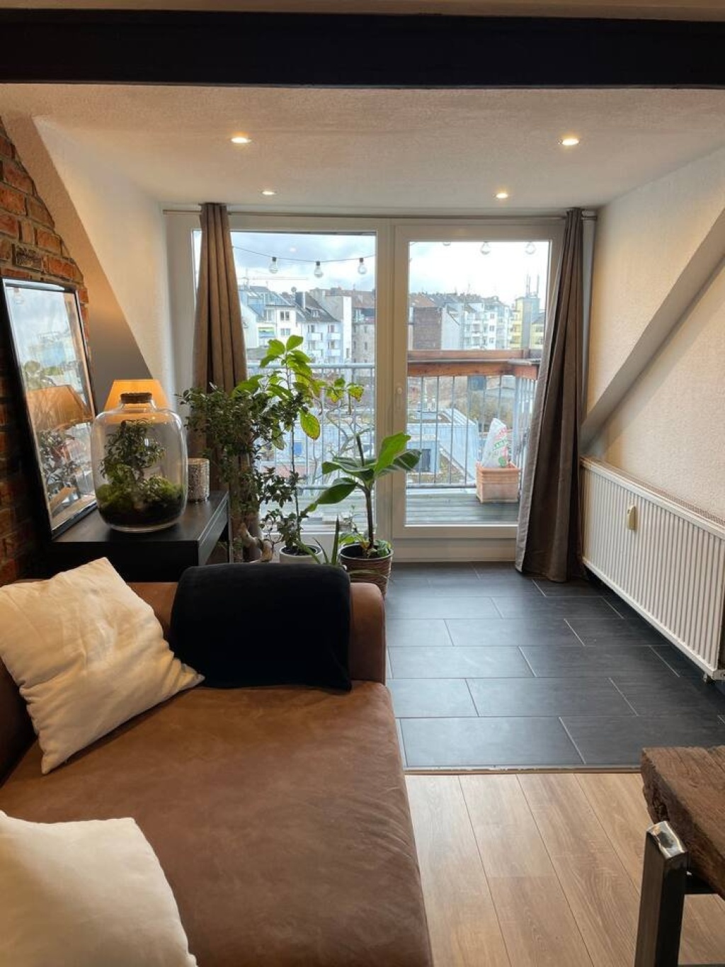 Stilvolle 2-Zimmer-Dachgeschosswohnung mit zwei Balkonen – 40211 Düsseldorf Stadtmitte – Vorschaubild 3