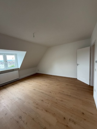 Anzeigenbild: Ratingen-Mitte - 10 Minuten bis Düsseldorf - Neue WG - 3 Zimmer frei