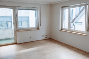 Imagen del anuncio: Amplia habitación luminosa con balcón en 3 GT