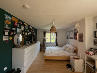 Ad image: beautiful WG room with everything the heart needs - close to the green and near the airport