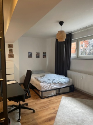 Anzeigenbild: 2 Zimmer in 3er WG in der Neustad zu vergeben (Miete pro Zimmer)