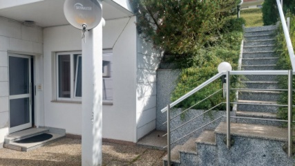 Ad image: Bright sunny 2-Zim.Stud: apartment (non-smoking)