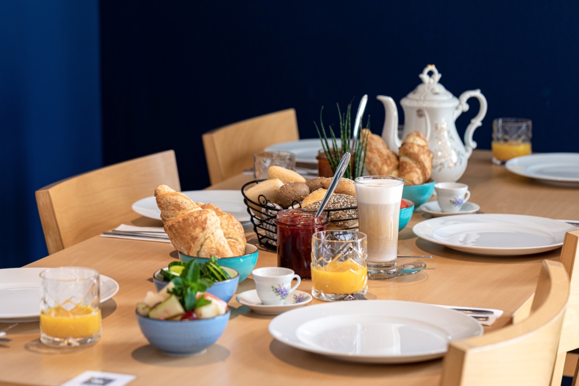 Ihr modernes Studentenzimmer in einem Hotel – eigenes Bad, WLAN, Fitnessraum, Parkplatz & mehr! Your modern student room in a hotel – private bathroom, Wi-Fi, gym, parking & more! – Hilpertstraße 27, 64295 Darmstadt Darmstadt – Vorschaubild 9