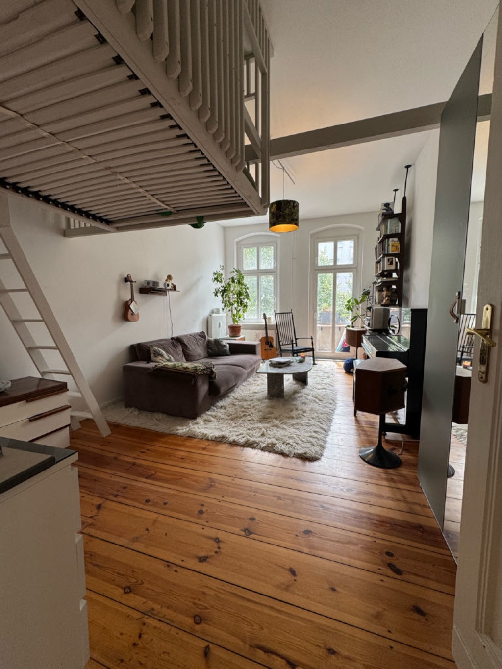 Apartamento Neukölln Karl-Kunger-Str.  63 - Wohnzimmer mit Hochbett für zwei