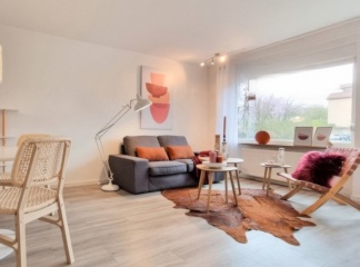 Anzeigenbild: Stilvolle 4-Zimmer-Wohnung mit luxuriöser Innenausstattung mit Balkon und EBK in Schwieberdingen