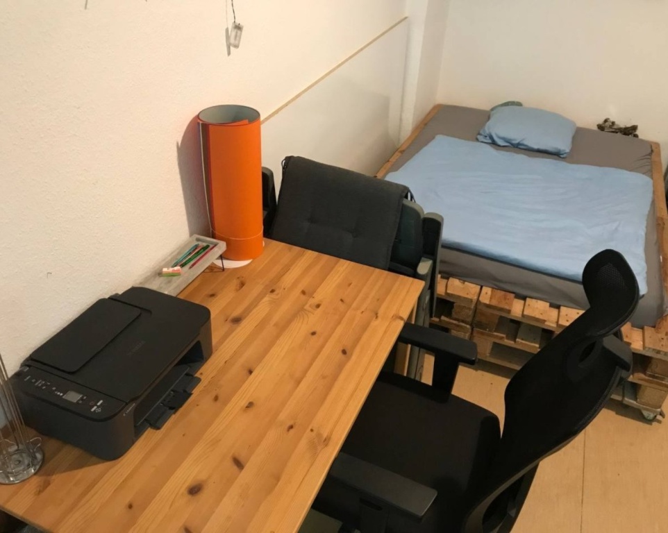 WG-Zimmer Friedrichshain Dossestraße - Dein Schreibtisch