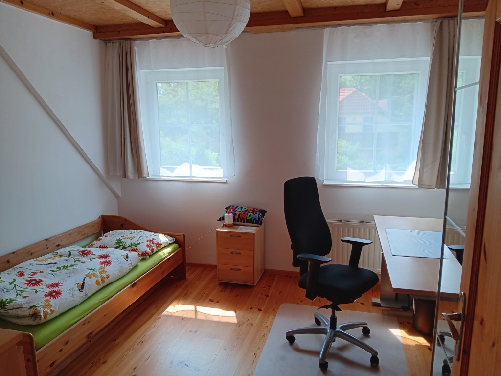 WG-Zimmer Friedrichshagen Rahnsdorfer Straße 46 - OG: Blick von Zimmertür ins Zimmer