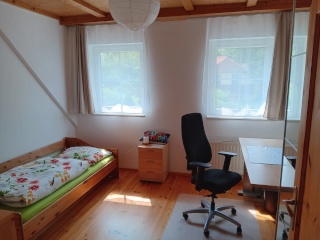 August bis Nov'26,  Zwischenmiete im Block oder kürzer  // Zimmer (14m2) - möbliert (1), große gute Küche (17m2), Bad mit Dusche, Wanne, WM - im OG eines EFH in Berlin Friedrichshagen
