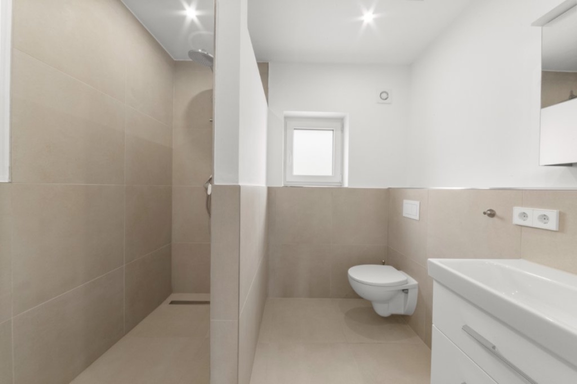 WG-Zimmer Zuffenhausen Güglinger Straße 40 - Badezimmer