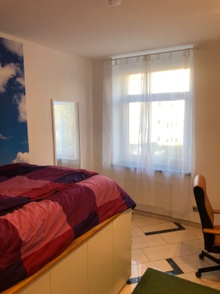 Anzeigenbild: Möbliertes WG-Zimmer, zentrale Lage, renovierter Altbau, ca. 15qm ab 01.09.25 oder später