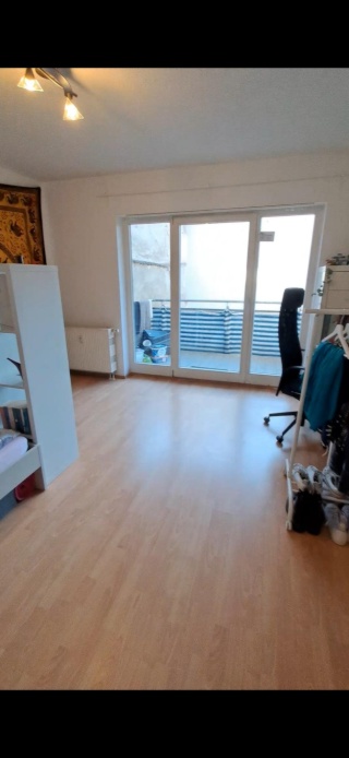 Anzeigenbild: Anfragestop! Zimmer mit Balkon in 3er Studenten WG