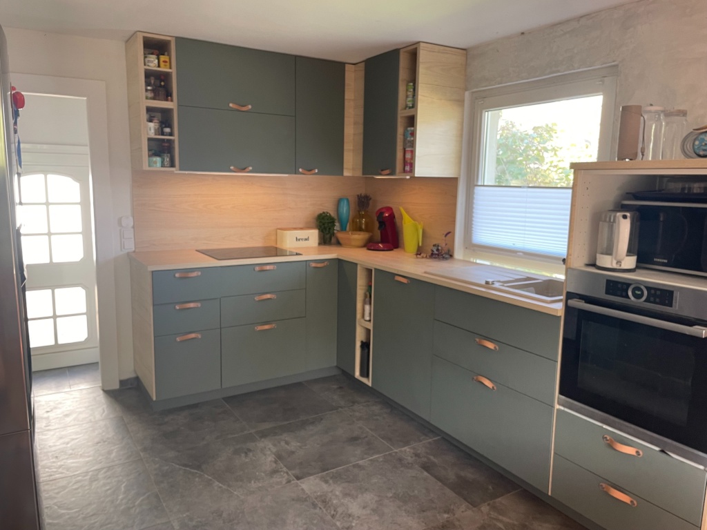 WG-Zimmer Waldheim Am Klingenrain 13 - Oven, microwave and large side-by-side fridge-freezer