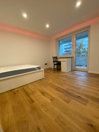 Geräumiges 15m2-Zimmer mit Balkon in renovierter 3er-WG verfügbar!!