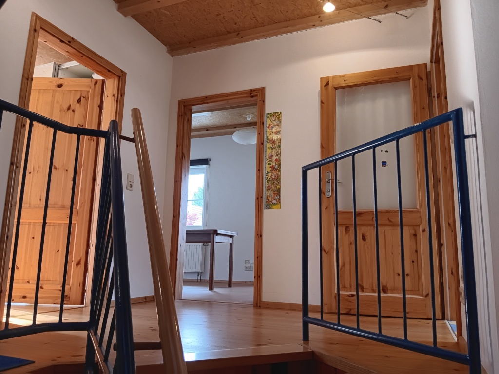WG-Zimmer Friedrichshagen Rahnsdorfer Straße 46 - Ankommen im OG Zimmer, Küche, Bad (vlnr)