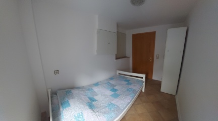 Ad image: Rooms for rent.