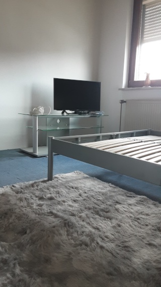 Anzeigenbild: Wg-Zimmer in EFH (privates Duschbad & Garage auf Wunsch), Gartenmitnutzung & inkl. NK