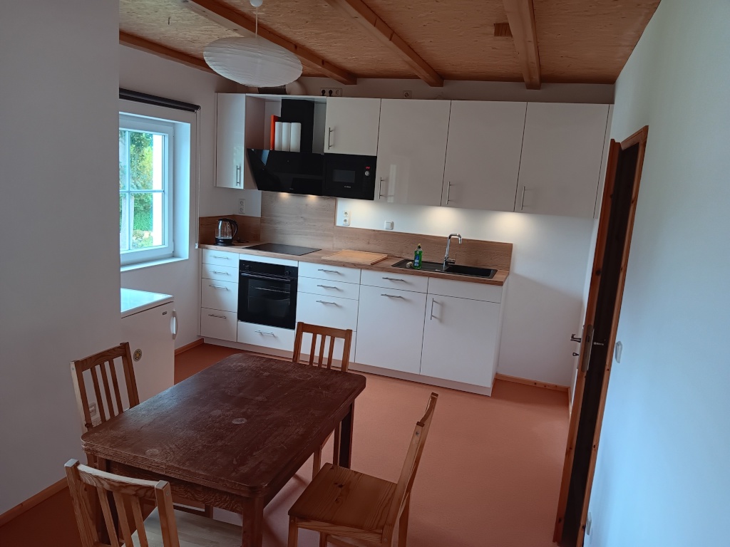 WG-Zimmer Friedrichshagen Rahnsdorfer Straße 46 - OG: Küche, MW, Herd, Ofen, GeSp, Kühlschrank (kommt noch, re)