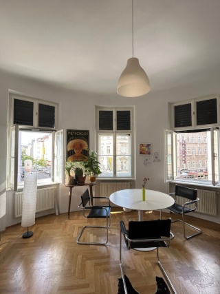 Anzeigenbild: Schöne Altbauwohnung im 5. Bezirk, 86m^2, Großes Wohnzimmer