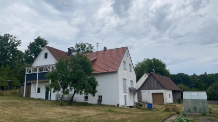 Anzeigenbild: Frischrenovierte 6-Zimmer Maisonetten-Wohnung (WG-geeignet)