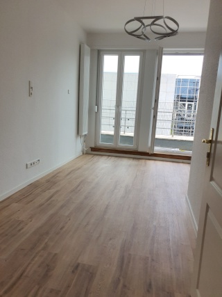 Anzeigenbild: Sehr schönes WG-Zimmer in Top-Lage an Uni-Studentin/ -Studienanfänger ab 01.09.2025 zu vermieten